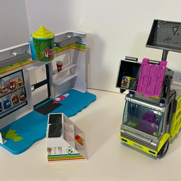 The Grossery Gang Muck Chuck Garbage Truck + Yucky Mart W Checkout Playset - Picture 15 of 15